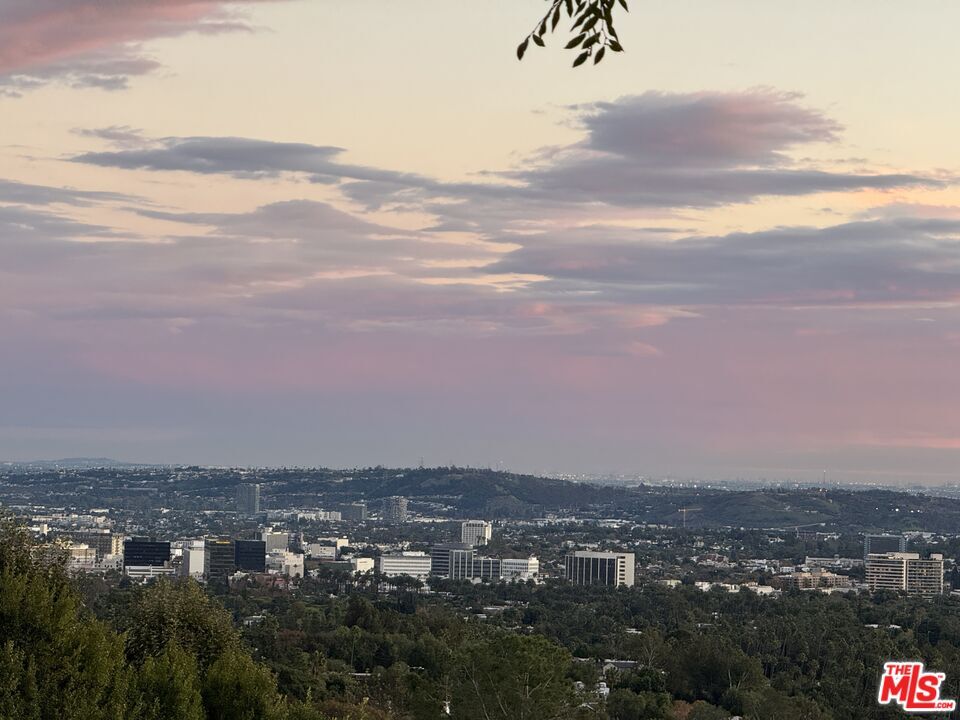 Building Photo - 9920 Beverly Grove Dr