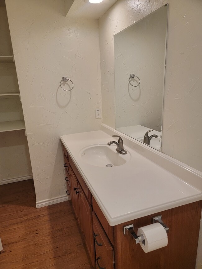 Building Photo - 1321 Quail Trl