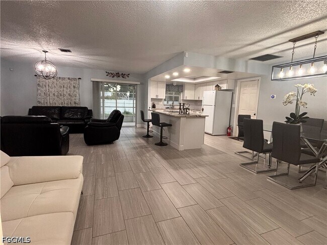 Foto del edificio - 2604 East 3rd Street