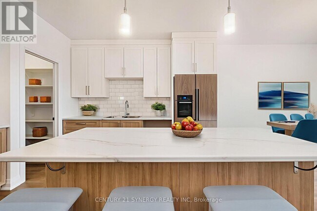 Building Photo - 253 Argile St