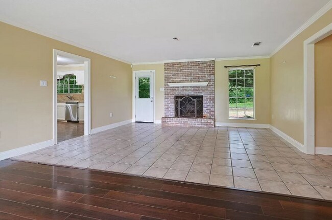 Foto del edificio - 21601 Plank Rd