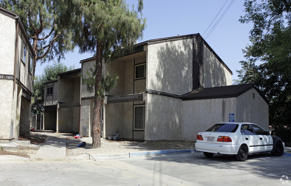 Building Photo - 1315-1325 Davidson Ave
