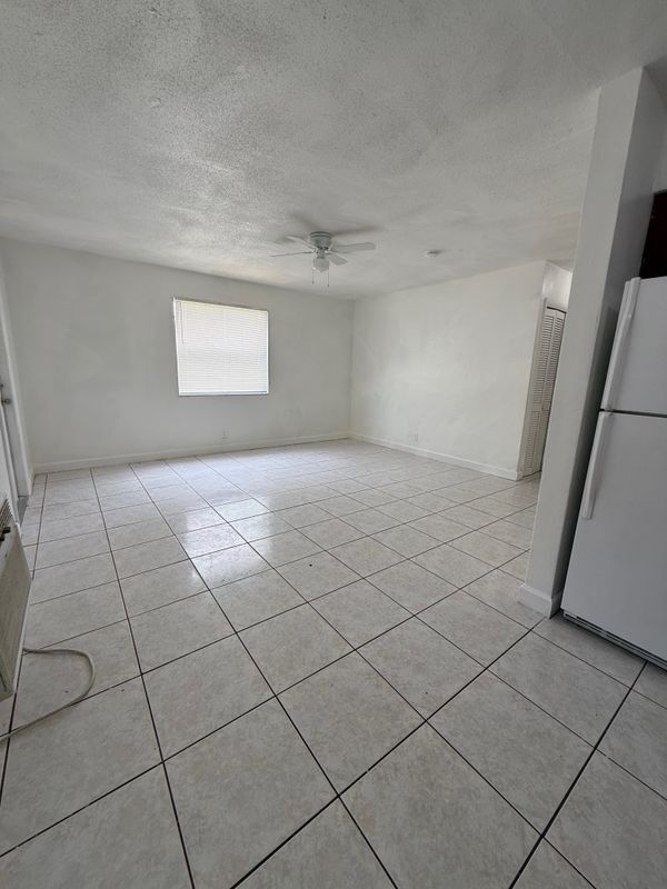Building Photo - 5211 NW 17th Ct
