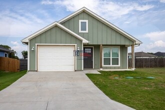 Building Photo - 2314 Creekview Dr