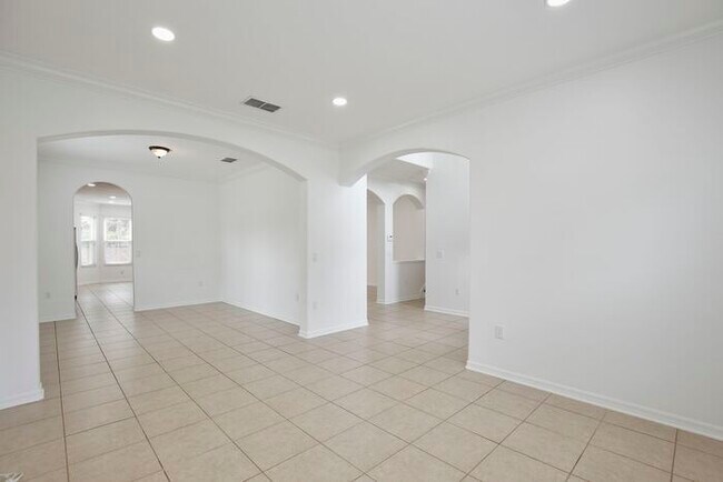 Building Photo - Gorgeous 5/3 Executive Pool Home with a Hu...