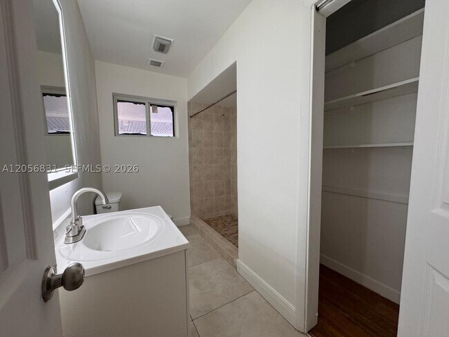 Foto del edificio - 2803 SW 26th St