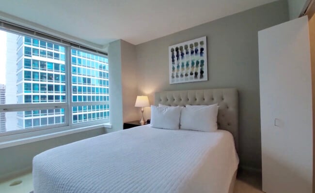 Photo - 245 E Ohio St Apartment