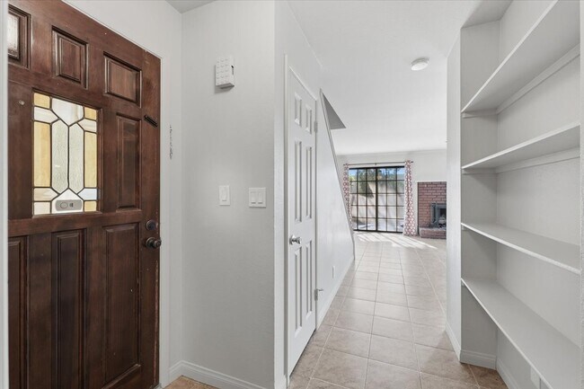 Foto del edificio - 3283 Dawnflower St