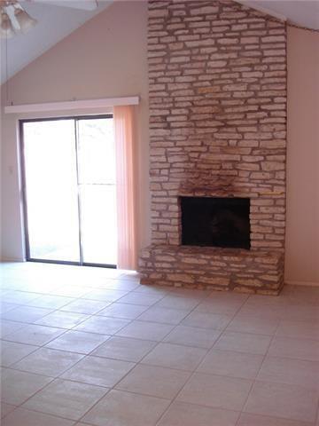 Building Photo - 1704 Onion Creek Village Dr