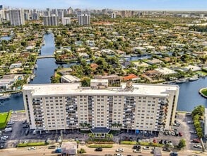 Building Photo - 401 Golden Isles Dr