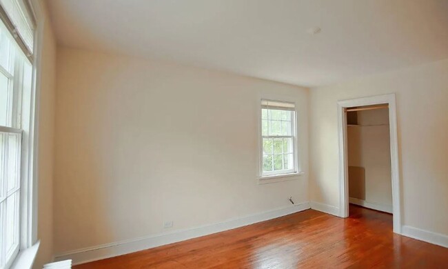 Building Photo - 2025-2026 School Year / 8 Bdrm / 3 Bath St...