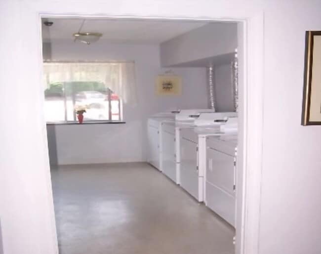 Building Photo - 179 Presidents Ln