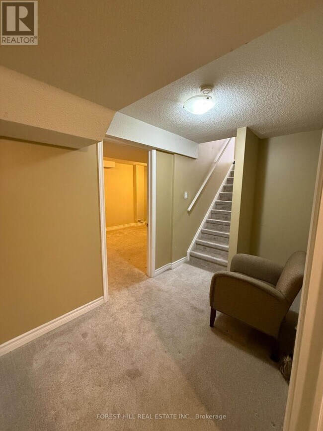 Building Photo - 4 Ridgemore Crescent