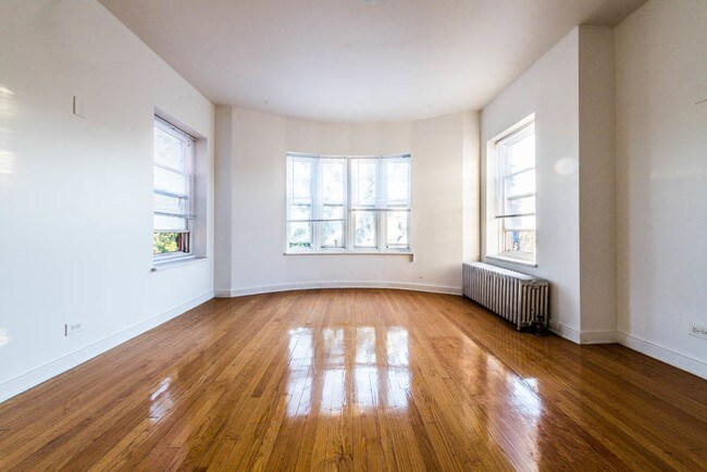 Foto del edificio - 8200-04 S Ingleside Ave