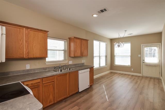 Foto del edificio - 9810 Walnut Hill Dr