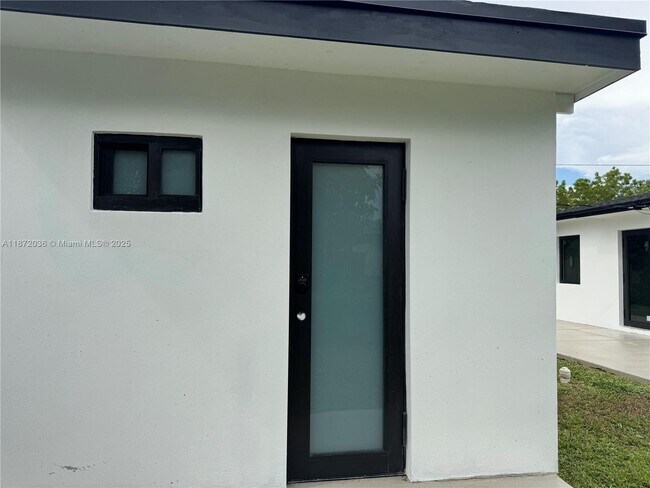 Foto del edificio - 16440 NE 10th Ave