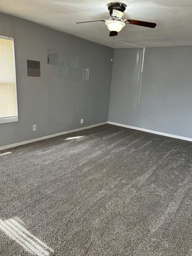 Building Photo - Very nice 3br/1ba home - perfect for your ...