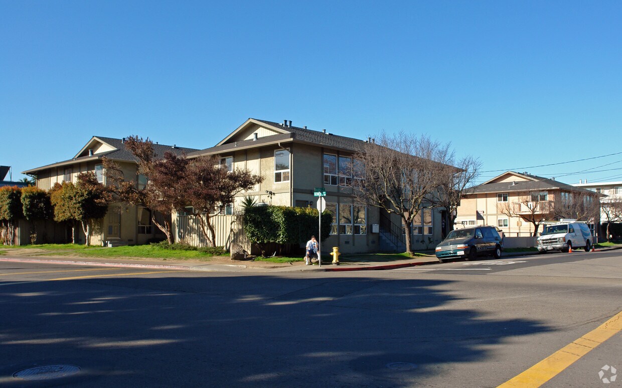 Foto del edificio - Canal Area Housing Improvement Program