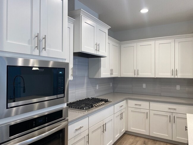 Building Photo - 17705 SW Lockwood Ct