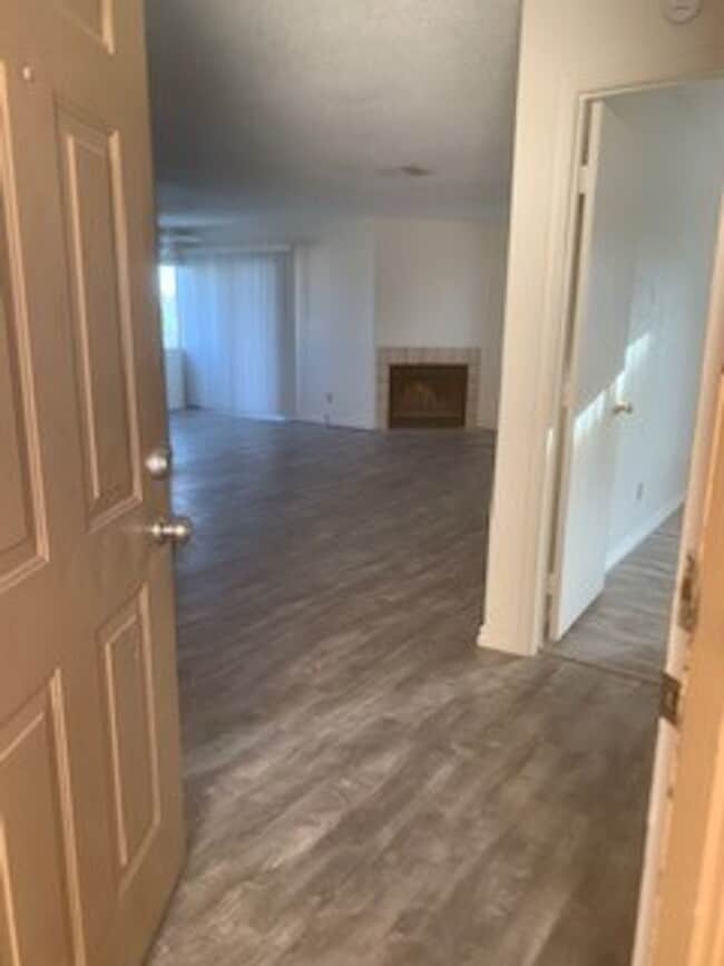Building Photo - 2193 Aspen Mirror Way