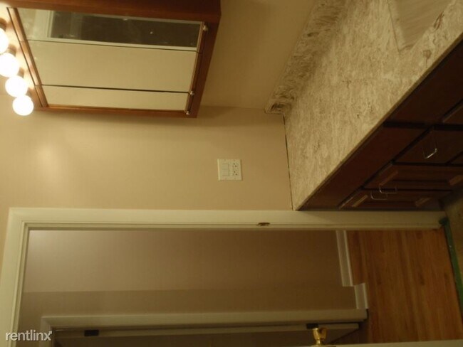 Foto del edificio - 6440 W Montrose Ave
