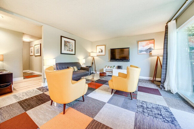 Building Photo - 1425 S Puget Dr