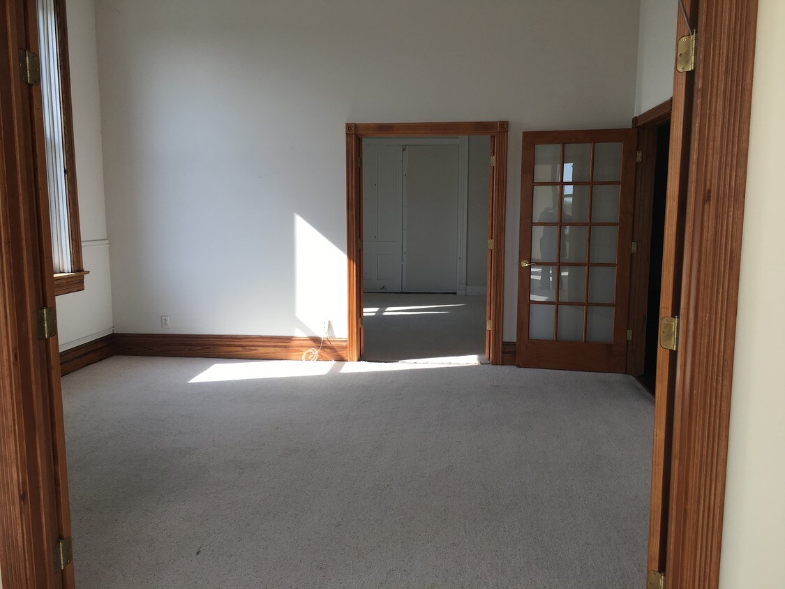 51 E Broadway Ave, Fairfield, IA 52556 Apartments in Fairfield, IA