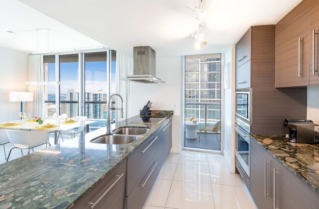 Building Photo - 485 Brickell Ave