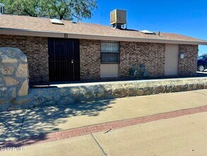 Building Photo - 11450 Sundrop Ct