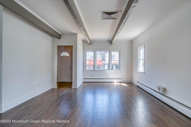 Foto del edificio - 109 E River Rd