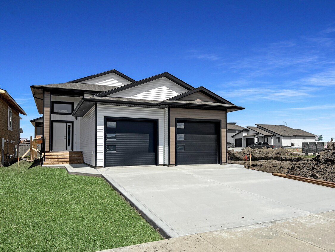 Primary Photo - 10206-10128 128 Ave