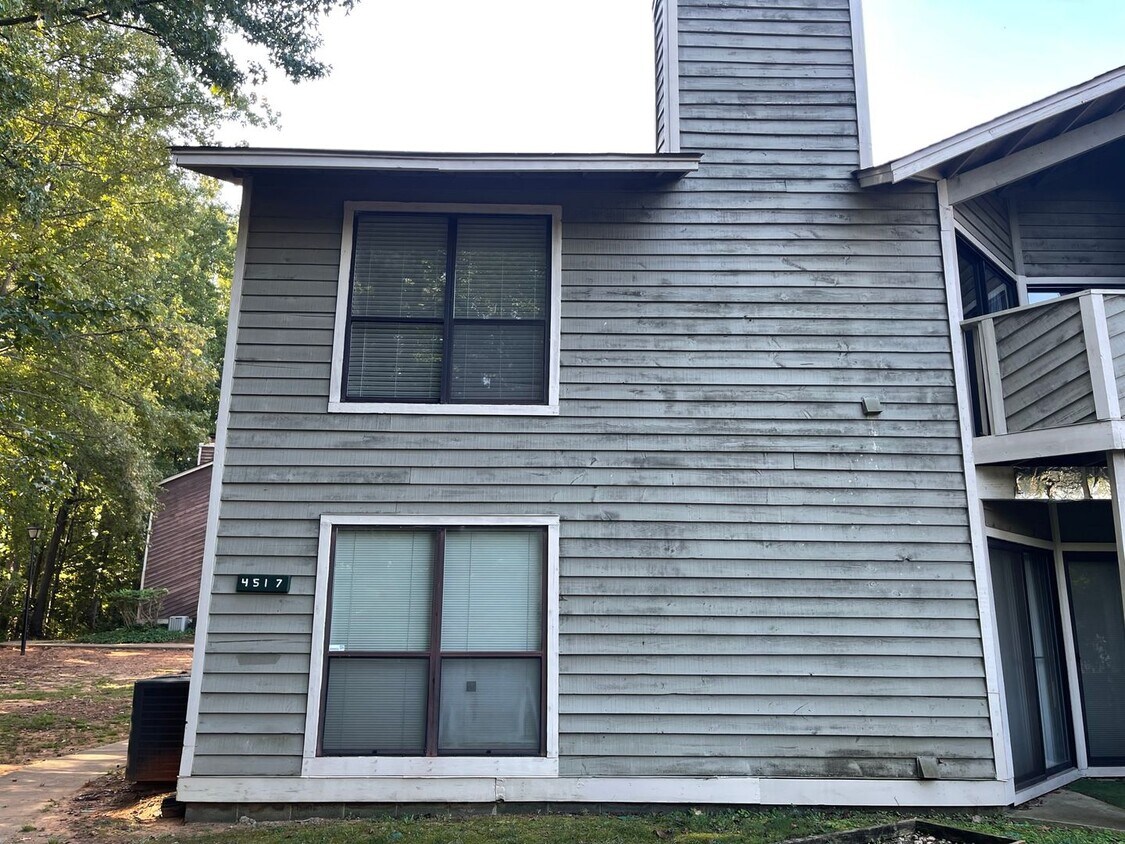 Primary Photo - Charming Two Bedroom Condo Off Sharon Amity!