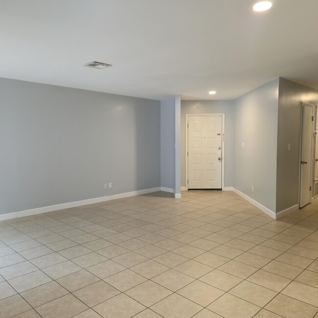 Building Photo - 348 Woodham Ct