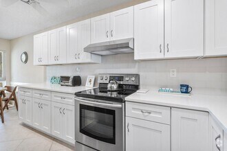 Building Photo - 5850 Sugar Palm Ct