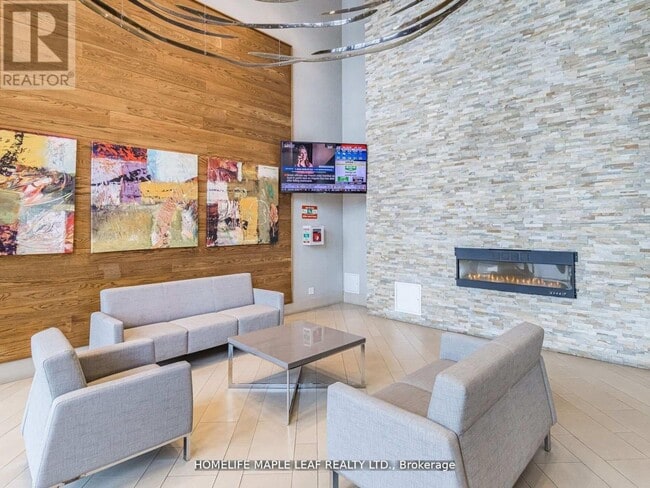 Photo du bâtiment - 2240 Lake Shore Blvd W