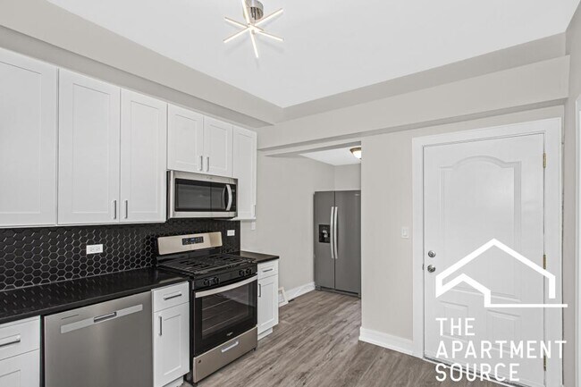 Foto del edificio - 3 bedroom in Chicago IL 60647