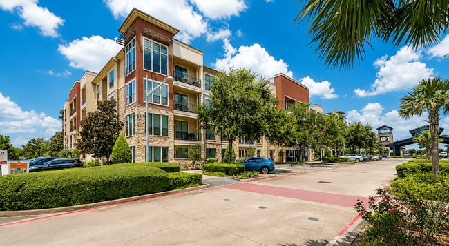 Building Photo - The Residences at Pearland Town Center