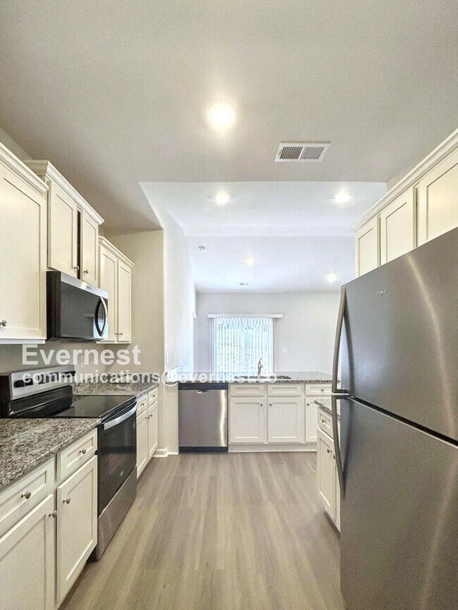 Building Photo - Beautiful 3-Bedroom Home with Garage / Pet...