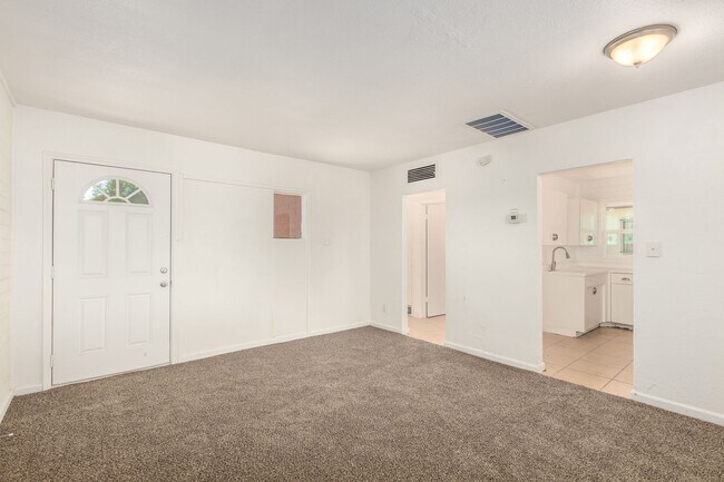 Building Photo - Clean & Cozy 1bed-1bath unit