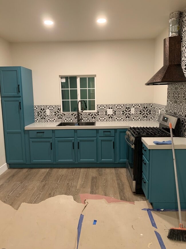 Current tenants are moving out 10/30. Will schedule walkthoughs on first come first serve basis - 14469 Polk St Current tenants are moving out 10/30. Will schedule walkthoughs on first come first serve basis - 14469 Polk St