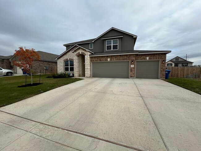 Foto del edificio - COMING SOON!! Beautiful 2-Story 4 Bedroom ...