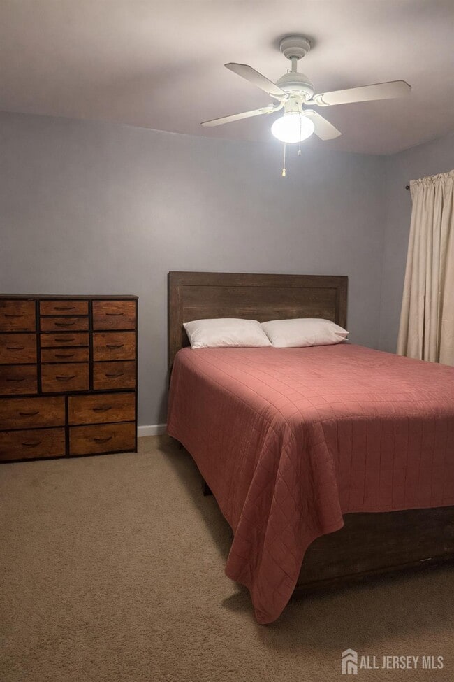 Building Photo - 77 Center St