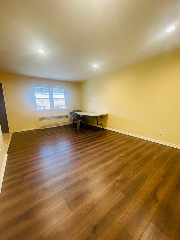 Foto del edificio - 1072 E 85th St