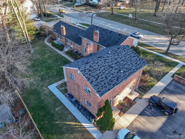 Building Photo - 587 14 Mile Rd