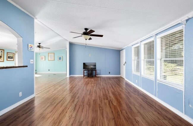Building Photo - 2303 Beckman Dr