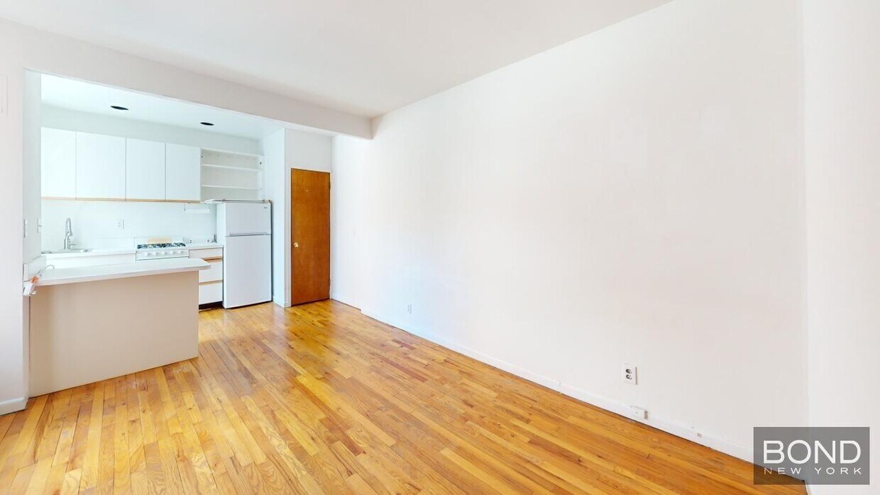 Foto principal - 415 E 73rd St
