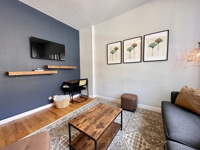 Foto del edificio - 906 N Damen Ave