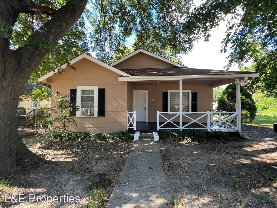 Primary Photo - 3 br, 1 bath House - 1202 Gaston Avenue