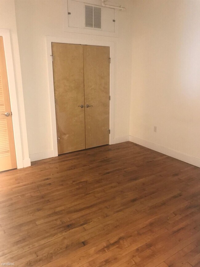 Foto del edificio - 1 br, 1 bath Condo - 613 N Lombardy St 207