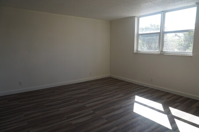 Primary Bedroom - 408 NW 68th Ave